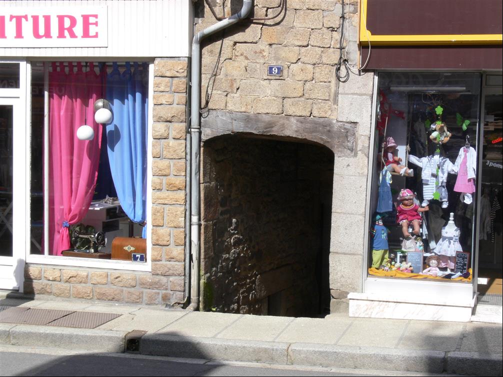 Entr�e de la cour Dolley � Villedieu-les-Po�les